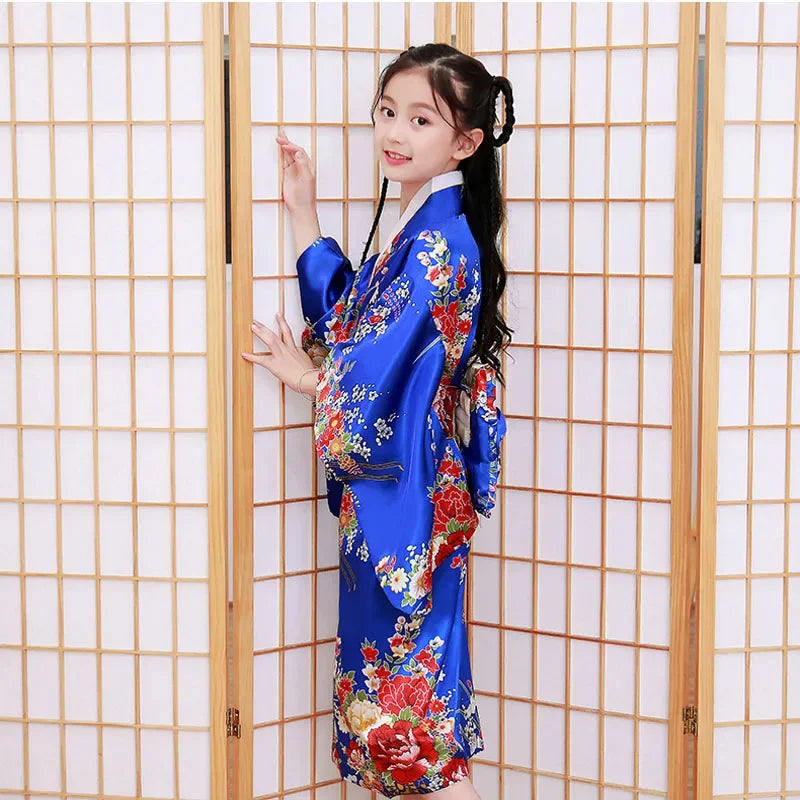 Cute Girl, Japanese Ethnic Style Kimono And Dance