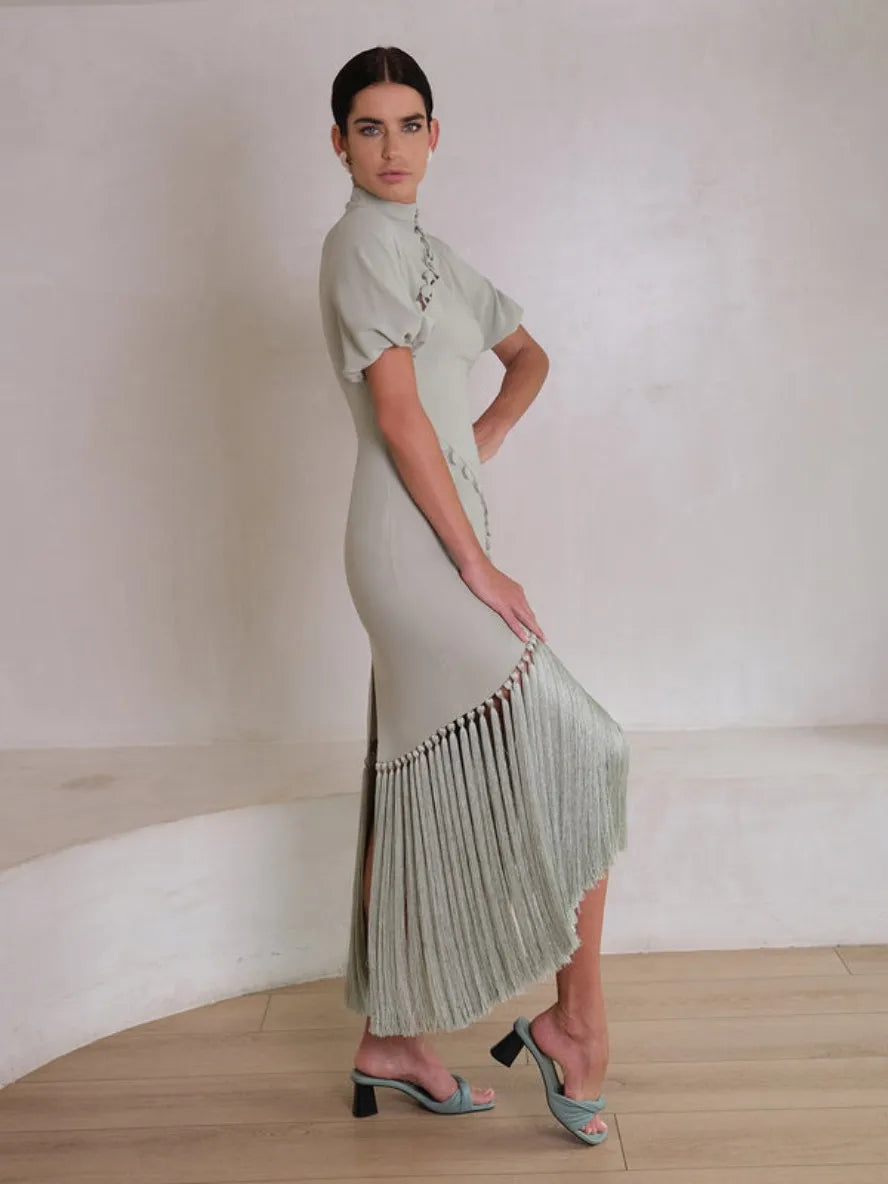 Saudi Arabia Women Wear High Collar Prom Dresses
