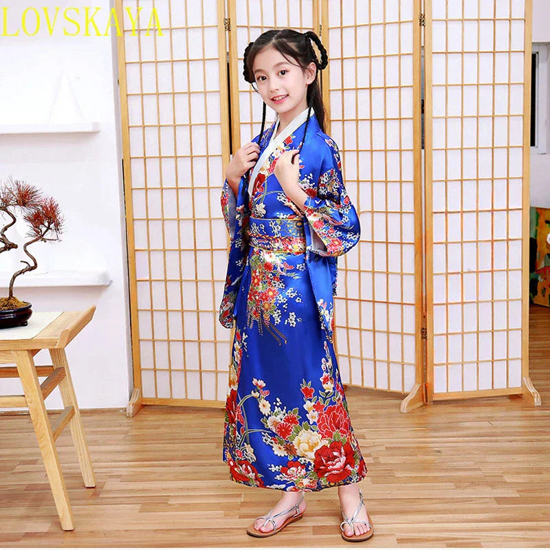 Cute Girl, Japanese Ethnic Style Kimono And Dance