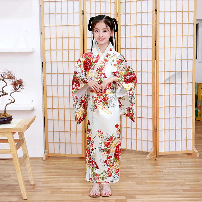 Cute Girl, Japanese Ethnic Style Kimono And Dance