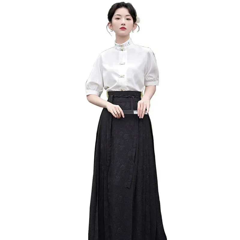 Woman Ming Dynasty Hanfu Horse Face Skirt Chinese